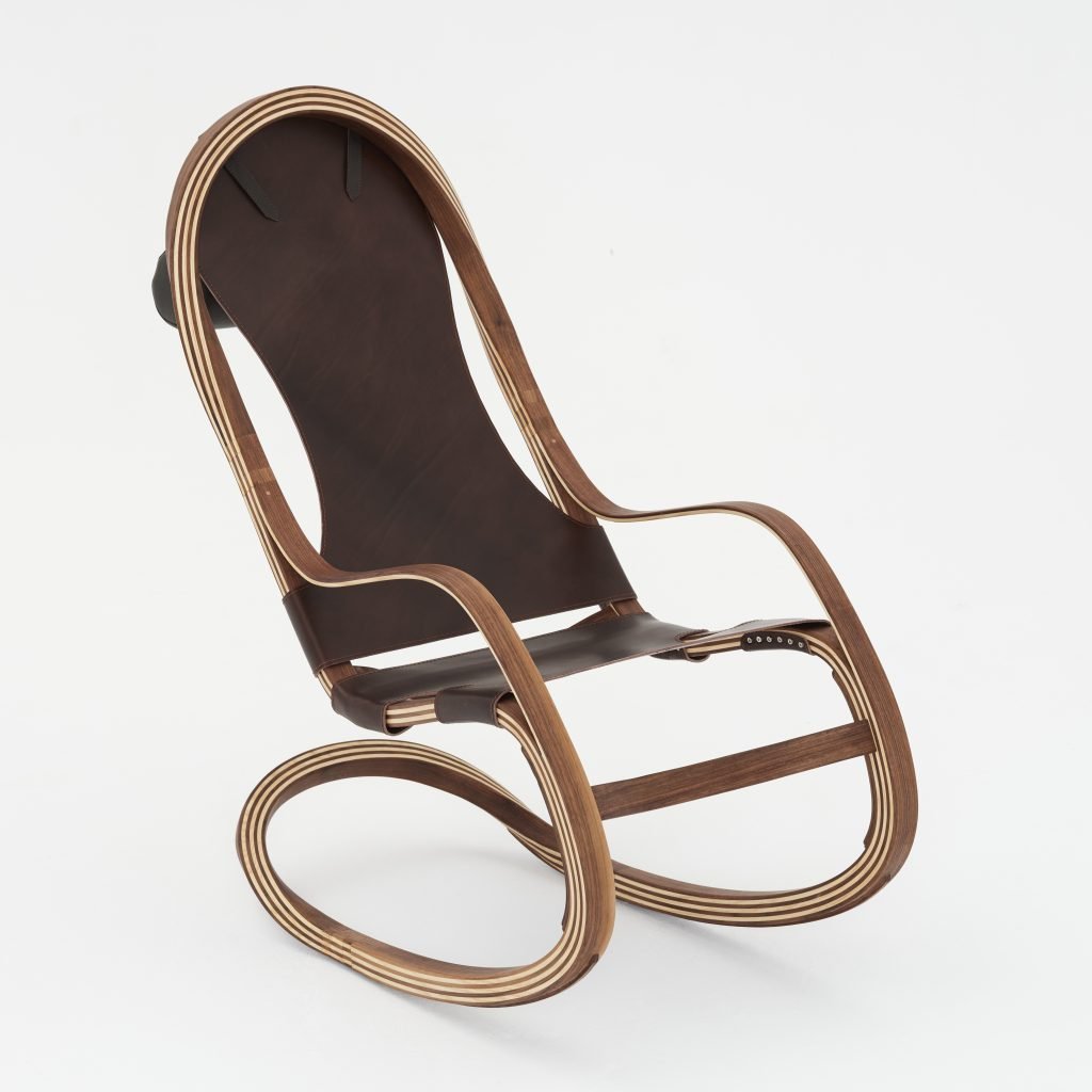 Marino Rocker en noyer, bois massif cintré à la vapeur