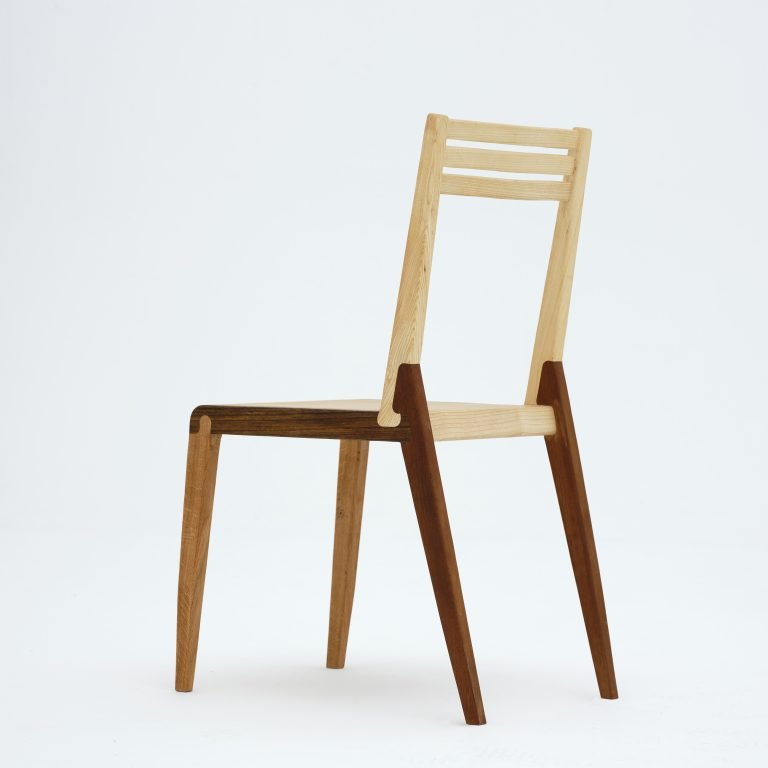 Sapiens chair in solid wood with interlocking joints by MARINOMAZA